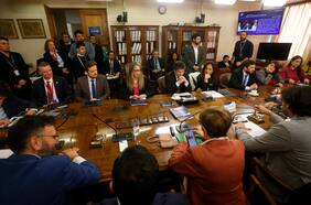 “Es intolerable” y “prende las alarmas”: diputados de comisión de RR.EE. critican deportación de senadores Kast y Edwards desde Venezuela