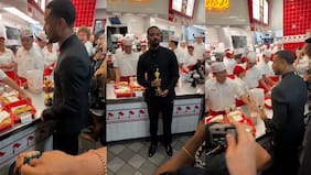 Con estatuilla en mano: Michael B. Jordan celebró su triunfo en los Oscars comiendo hamburguesas