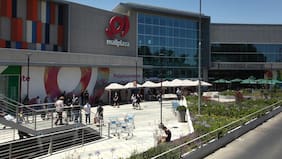 Robo armado en local de telefonía de Mall Plaza Norte deja dos personas lesionadas