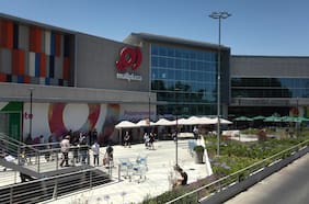 Robo armado en local de telefonía de Mall Plaza Norte deja dos personas lesionadas