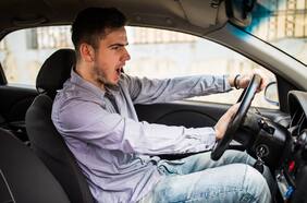 Solicitan que a los 21 años los hombres puedan sacar licencia para manejar
