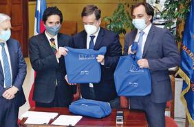 Transantiago, becas, ciencia y promoción de exportaciones son los programas con más recortes en Presupuesto 2021