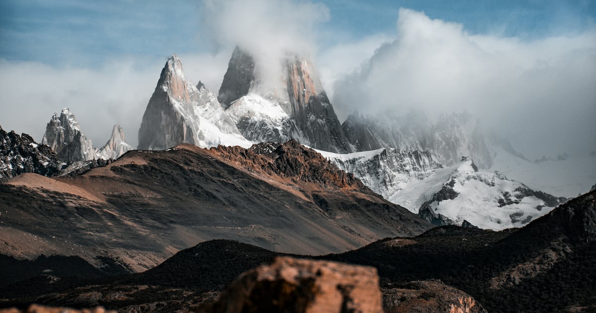 Tragedia en Torres del Paine: cinco turistas fallecidos y tres sobrevivientes tras tormenta extrema