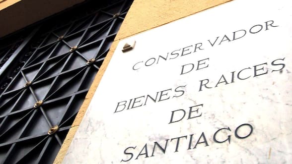 Sindicatos del Conservador de Santiago rechazan crédito para enfrentar indemnización y advierten impacto en remuneraciones