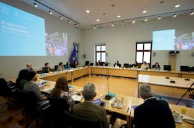 De seguridad a gestión del Estado: U. Chile y PUC presentan 39 propuestas ciudadanas a 6 de los candidatos presidenciales