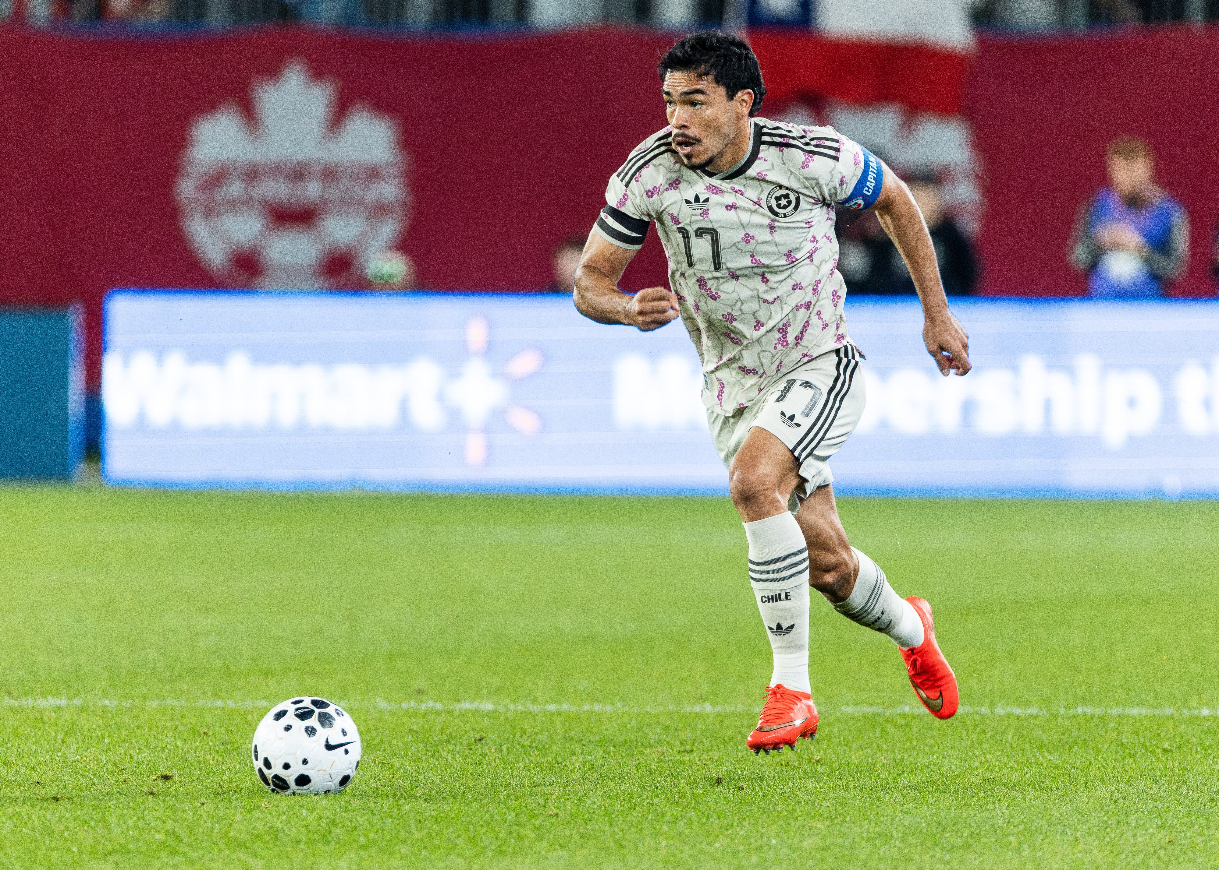 Gabriel Suazo asume la responsabilidad tras su expulsión en la caída de la Roja ante Canadá: “El mayor error es el mío”