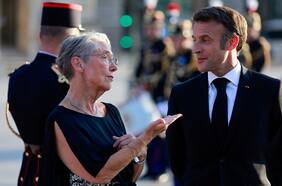 Primera ministra francesa dimite y Macron nombrará un nuevo gobierno