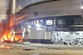 Arde Santos: cuatro buses y varios autos quemados después del descenso del Peixe