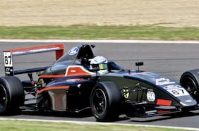 Nicolás Pino finaliza 9° y 10° en las dos primeras carreras en el Brands Hatch