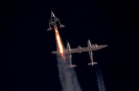 Richard Branson inaugura una nueva era en el turismo espacial: un piloto y una astrónoma calibran la importancia y el futuro de esta industria