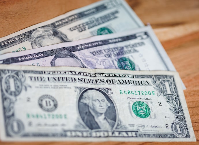 El dólar se acerca a su máximo del año La Tercera