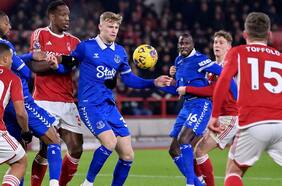 Nottingham Forest sufre la resta de cuatro puntos y queda en zona de descenso en la Liga Premier