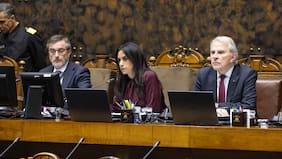 Senado define a sucesor de Raúl Guzmán en la secretaría de la corporación en tensa sesión