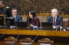 Senado define a sucesor de Raúl Guzmán en la secretaría de la corporación en tensa sesión
