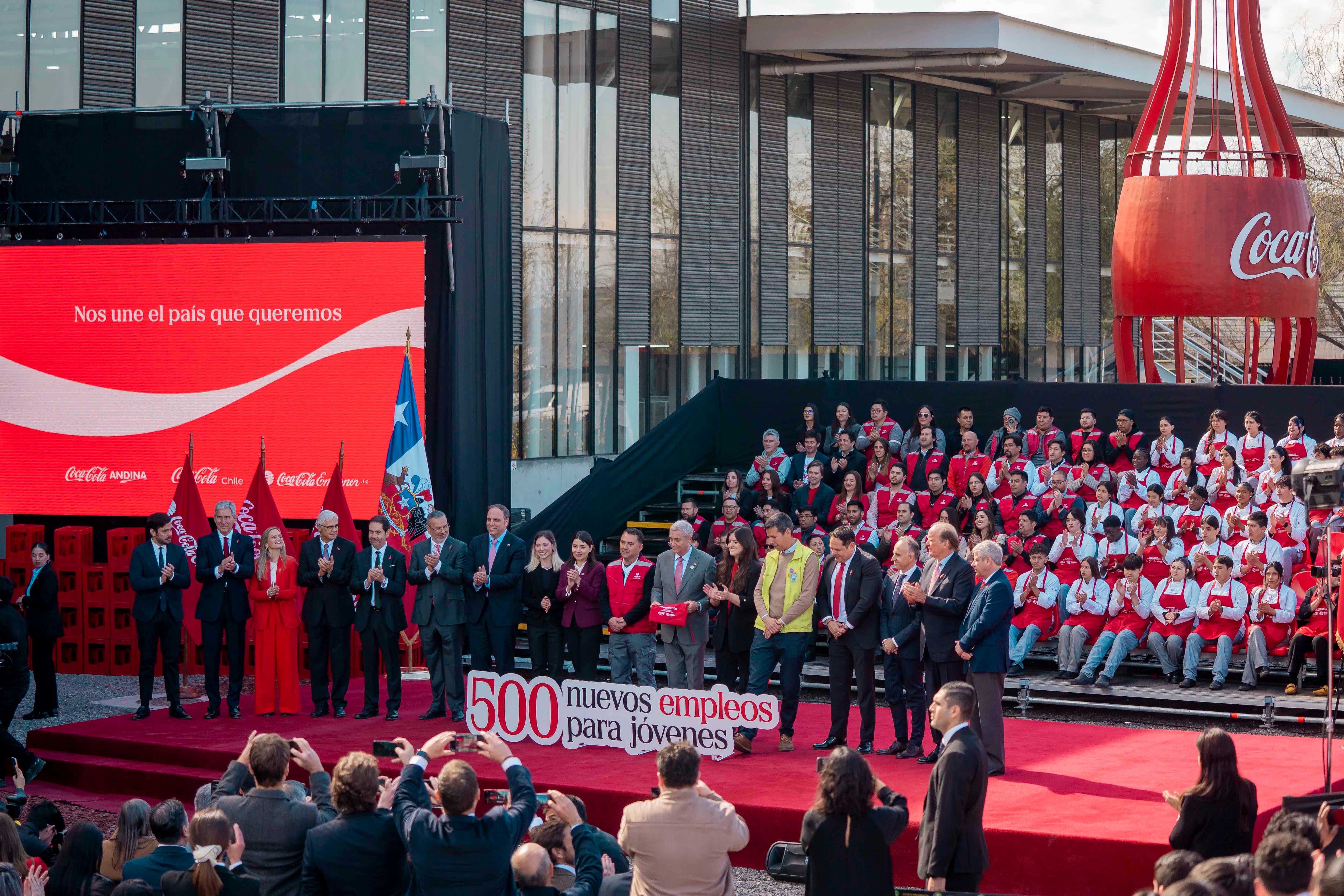 Coca-Cola anuncia inversión en Chile de más de 720 mil millones de pesos a 2030 e impulso al empleo joven