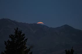 ¿Cómo ver el eclipse de Luna esta madrugada? Todo lo que hay que saber del fenómeno astronómico