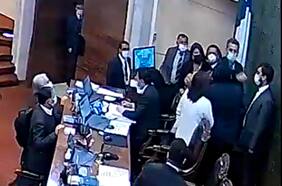 Divulgan video de la agresión de Gonzalo de la Carrera a diputado Alexis Sepúlveda