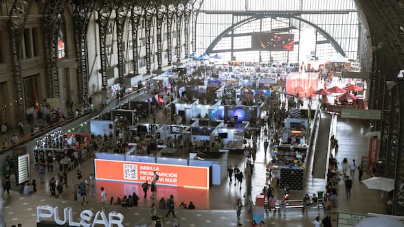 Feria Pulsar celebrará sus 15 años con más de 30 artistas: Javiera Mena, Ana Tijoux, Joe Vasconcellos y De Saloon lideran el cartel