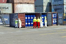 Tras la mayor incautación de precursores químicos: Contraloría fiscaliza eliminación de 576 toneladas de acetato de etilo