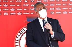 Milad airea su preocupación por los casos de covid y alerta a los clubes