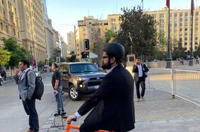 “¡Bicycle, bicycle, bicycle!”: el cuidadoso (y no improvisado) plan de Carabineros para resguardar los traslados del Presidente Boric