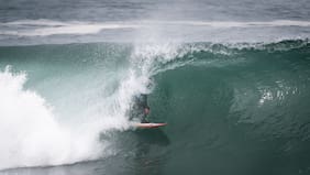 Vitor Ferreira se impone en El Gringo y se corona en la World Surf League de Arica