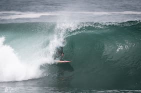 Vitor Ferreira se impone en El Gringo y se corona en la World Surf League de Arica