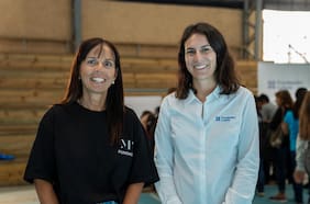 Fundación Luksic y MC entregan más de mil kits escolares a alumnos afectados por incendios en Valparaíso