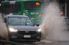 Denuncia al auto que te mojó: cómo hacer el sencillo trámite y qué multas arriesga el conductor