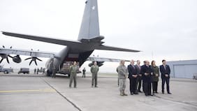 Avión de la FACH parte con casi 10 toneladas de ayuda humanitaria a Colombia tras devastador terremoto