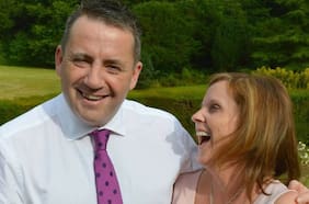 Policía británica localiza al sospechoso del asesinato de la esposa y dos hijas de comentarista de la BBC