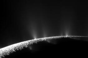Científicos descubren un componente clave para la vida en una misteriosa luna de Saturno