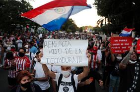 Presionado desde las calles, partido de oposición pide la destitución del Presidente de Paraguay por su gestión ante la pandemia