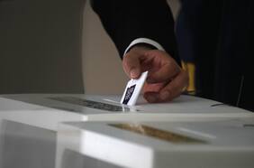 “Esto es un escándalo”: Parlamentarios acusan cierre de mesas y la imposibilidad de los electores para ejercer su voto