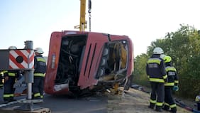 Al menos 12 muertos y 10 heridos graves tras volcamiento de autobús con peregrinos polacos en Hungría