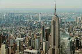 El caso de la mujer que saltó del Empire State y se salvó gracias a un “milagro” inesperado