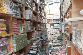 Histórico decomiso de libros falsificados: PDI incauta más de 50 mil ejemplares en Santiago Centro