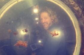 El hombre que lleva viviendo bajo el agua por más de 75 días (y que no piensa salir)