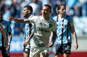 A las manos: el tenso momento entre Eduardo Vargas y Deyverson en práctica previa a la final de la Copa Libertadores