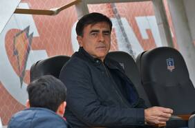 Quinteros valora el triunfo de Colo Colo, pero reconoce las fallas defensivas: “El primer tiempo fue bueno sólo en la parte ofensiva”