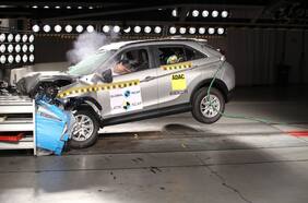 Latin NCAP vuelve a pillar mal parado a Mitsubishi