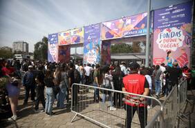 Carabineros detiene a cuatro hombres que intentaron ingresar con hilo curado al Parque O’Higgins: uno de los sujetos mordió a un funcionario