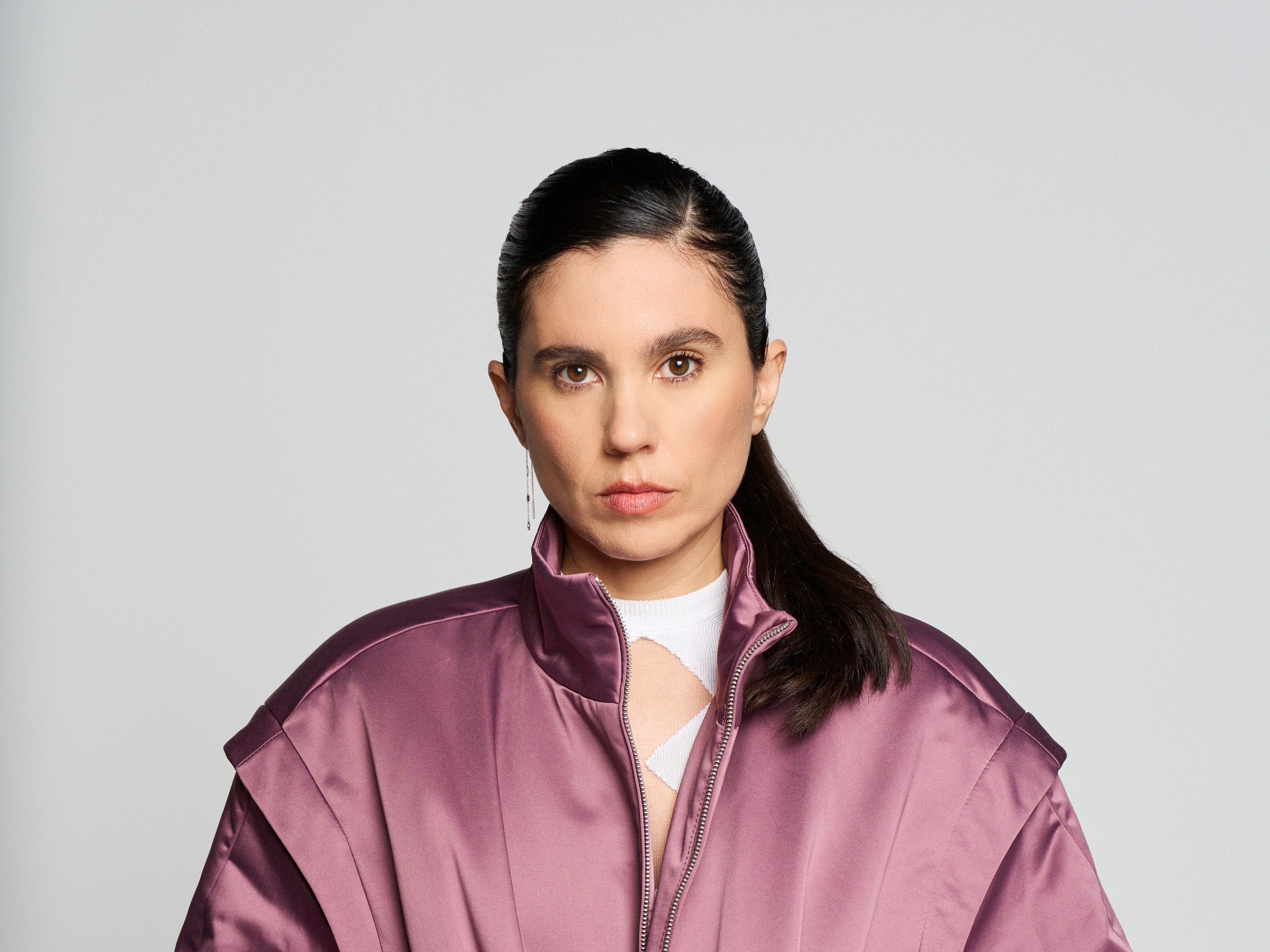 Esquemas Juveniles al siguiente nivel: Javiera Mena celebra los 20 años de su obra cumbre en el Movistar Arena