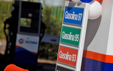 ¿Es cara o barata la bencina en Chile? El lugar que ocupa el país en el ranking mundial tras conflicto en Medio Oriente