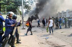 Ciudadanos del Congo atacan embajadas en protesta contra los combates entre el ejército y el M23