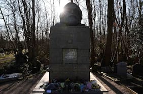 El cementerio londinense de Karl Marx busca resolver su problema de sepulturas