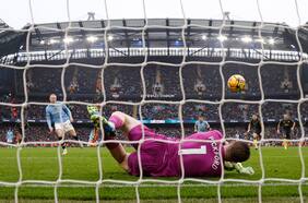 La peculiar táctica de Pickford para atajarle el penal a Haaland y profundizar la crisis de Manchester City