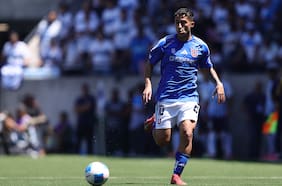 Los polémicos gestos de Lucas Assadi contra los hinchas de la UC tras la derrota de la U en el Claro Arena