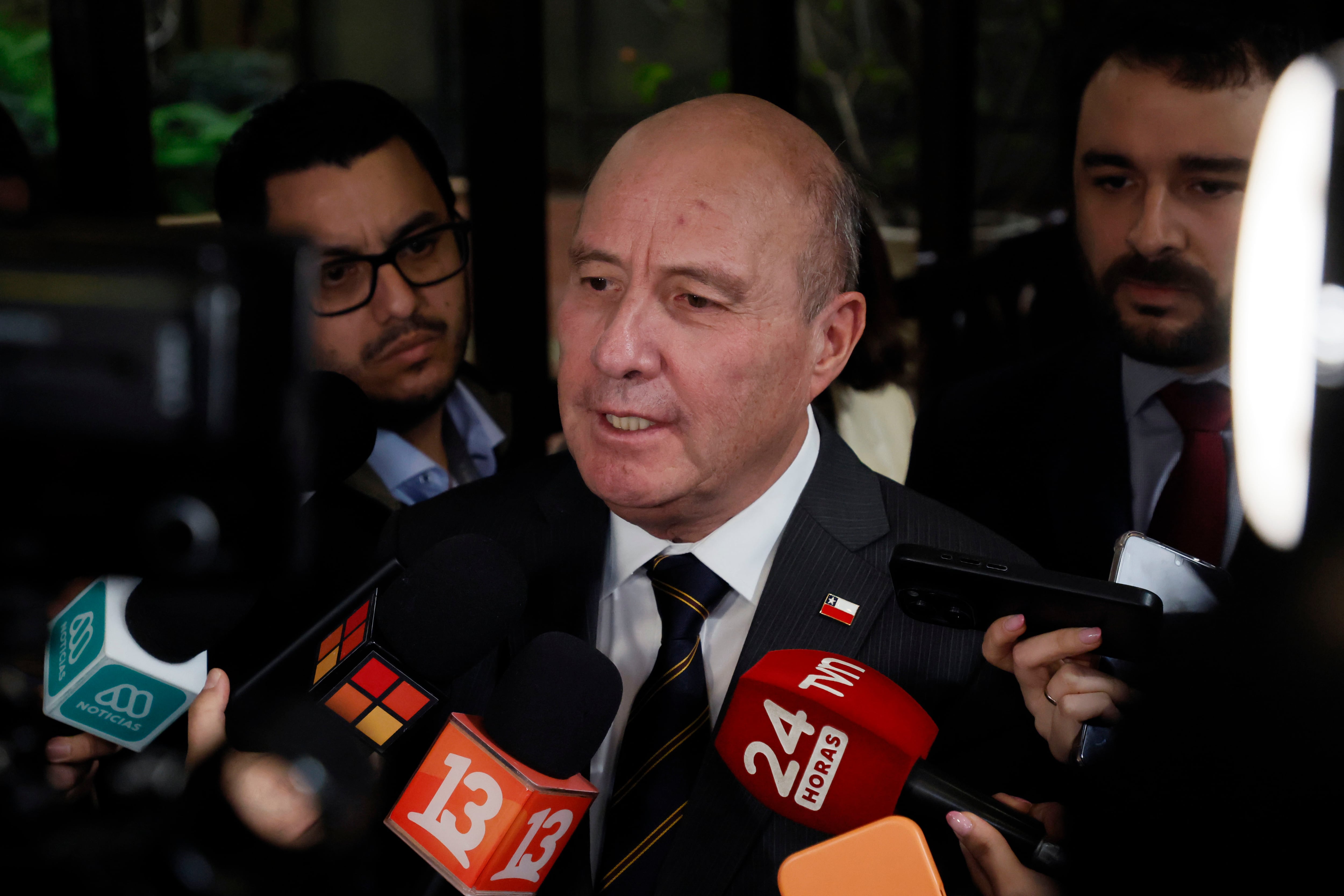 "Polemista" y "activista": timoneles de partidos opositores cuestionan tono de Quiroz contra Boric por debate del CAE