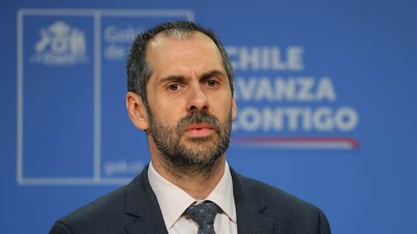 Grau anuncia cambio en norma de “amarre” para lograr aprobación: para reclamar ante Contraloría funcionarios deberán tener 5 años de antigüedad